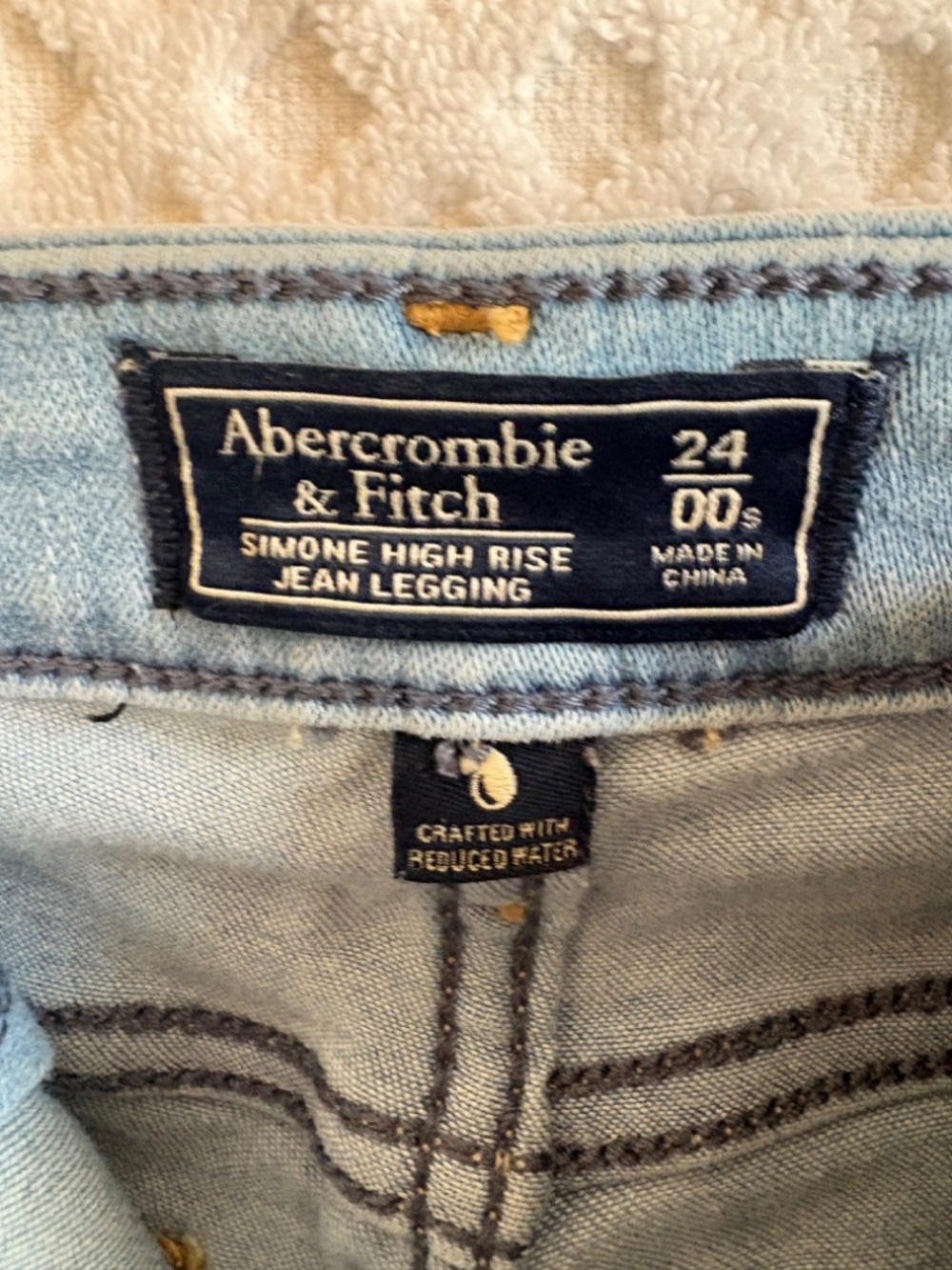 Abercrombie & Fitch Simone High Rise Jean Leggings | Girls 24 (00S) | Light Wash - Picture 3 of 3